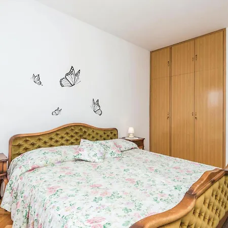 3 Bedroom Stunning In Appartement *
