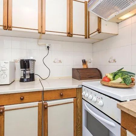 3 Bedroom Stunning In Appartement *