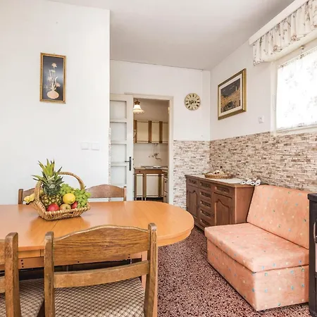 3 Bedroom Stunning In Appartement Lovran