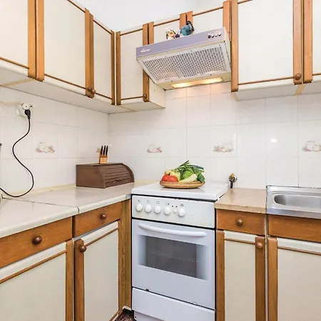 Appartement 3 Bedroom Stunning In *