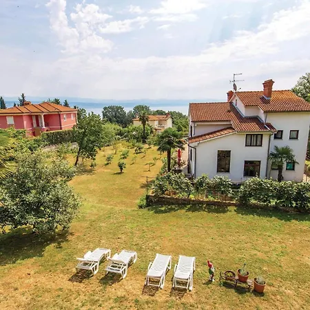 3 Bedroom Stunning In Appartement *
